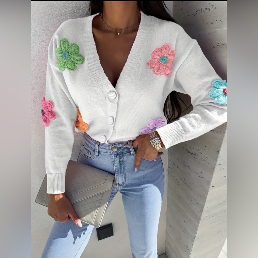 NEW! Soft White Cardigan with Floral Appliques. Size XXL (14)